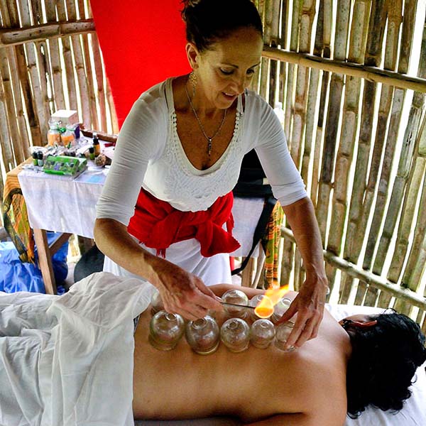 Lorraine Krohnengold combines different Western and Eatern massage techniques for our clients in San Agustinillo and Mazunte.